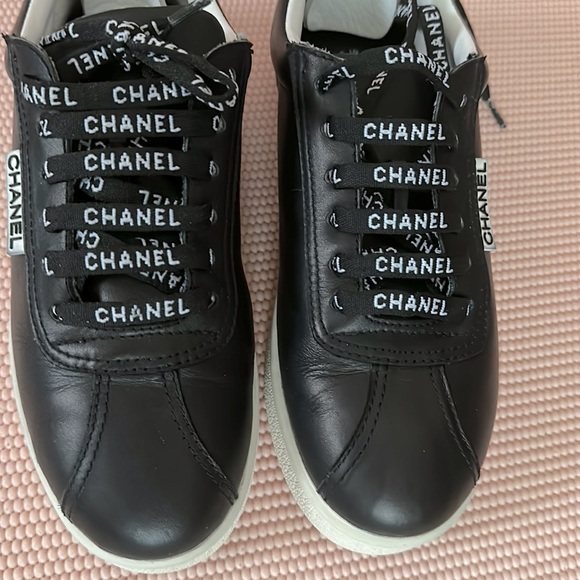 CHANEL Black and White Sneakers - Picture 5 of 16